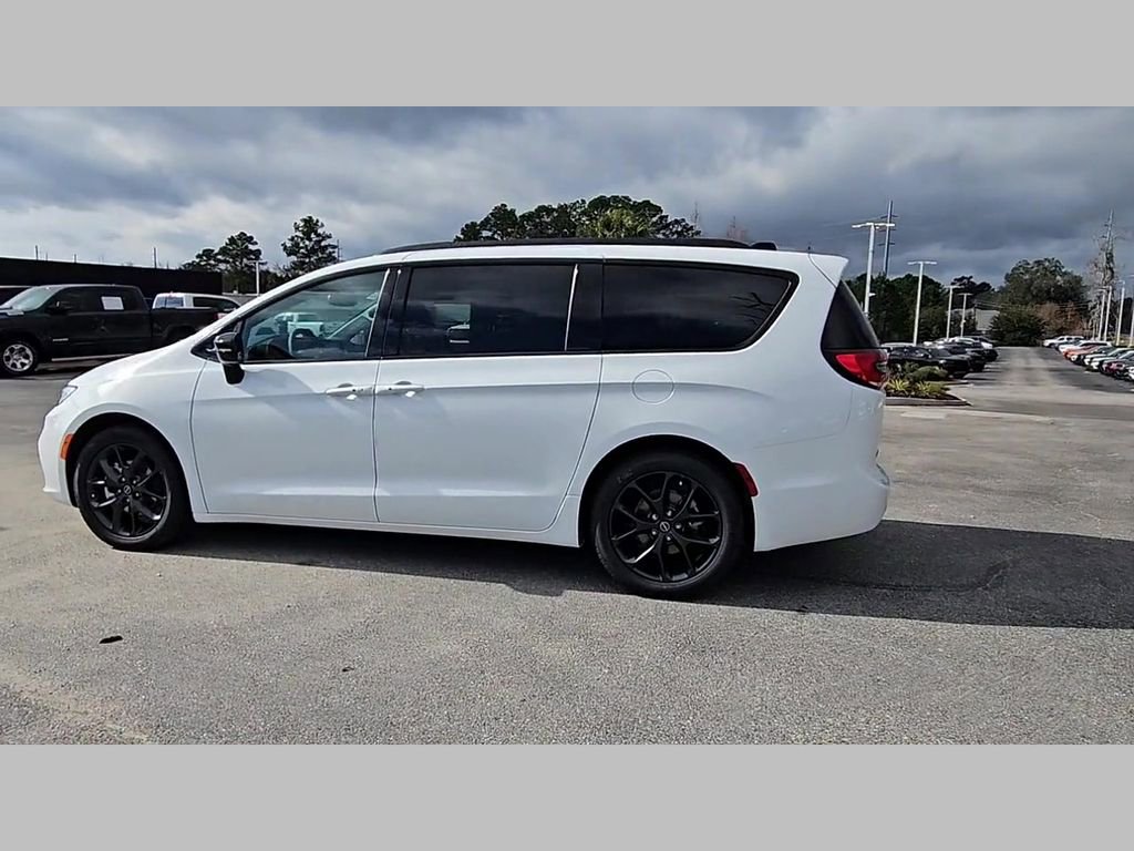 New 2026 Chrysler Pacifica Select w/ S Appearance Package FWD image 28