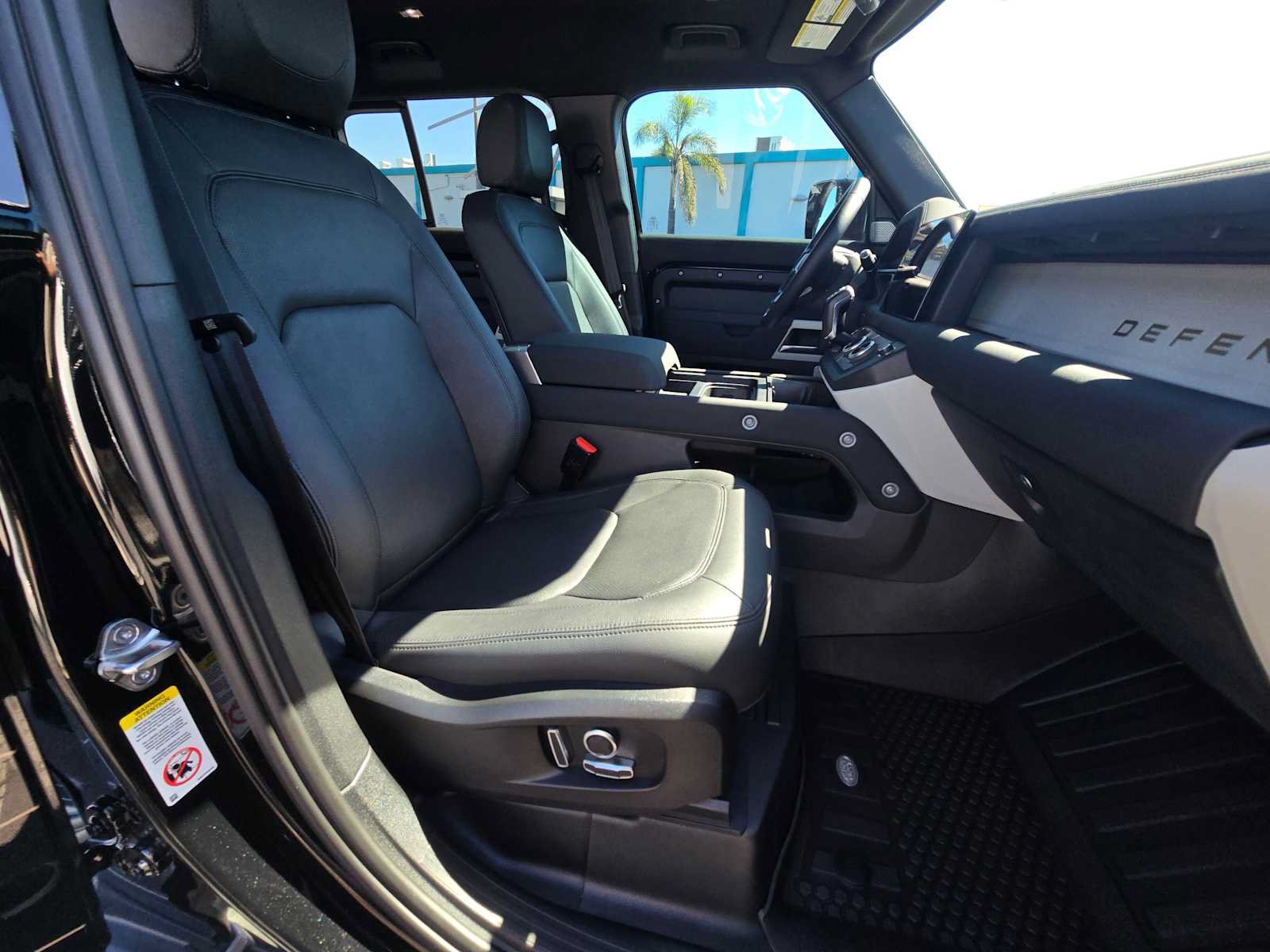Used 2023 Land Rover Defender 130 SE AWD/4WD image 9