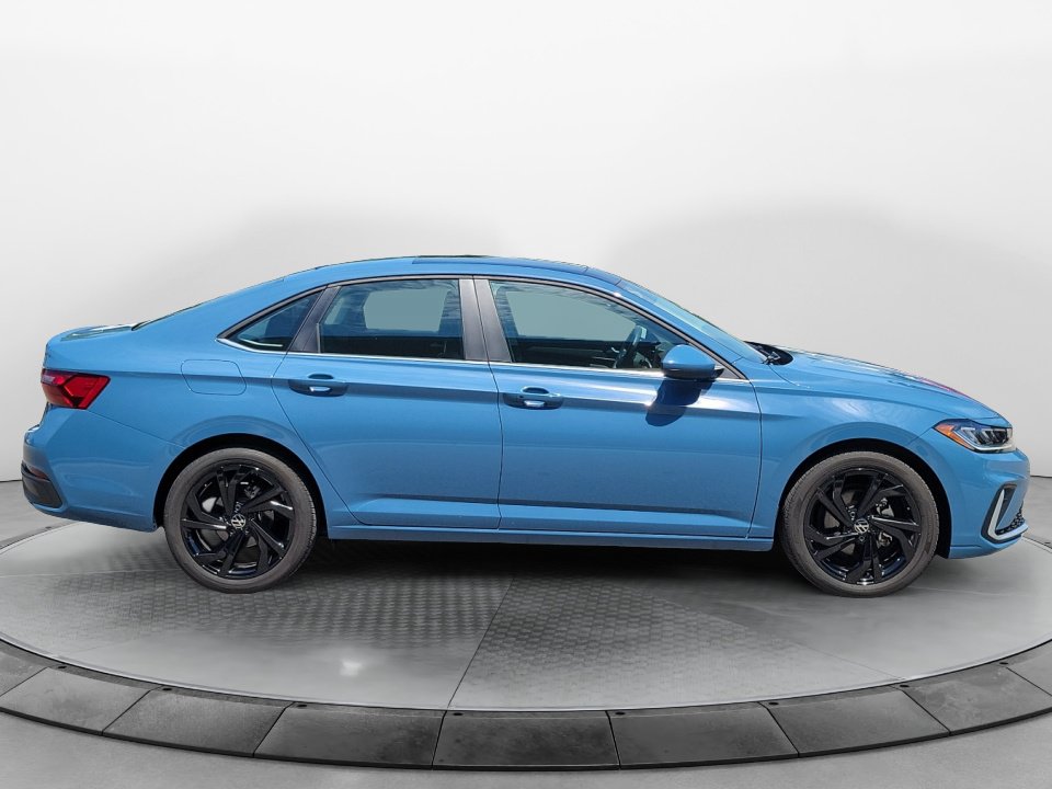 Certified 2026 Volkswagen Jetta SE w/ Black Wheel Package FWD image 8