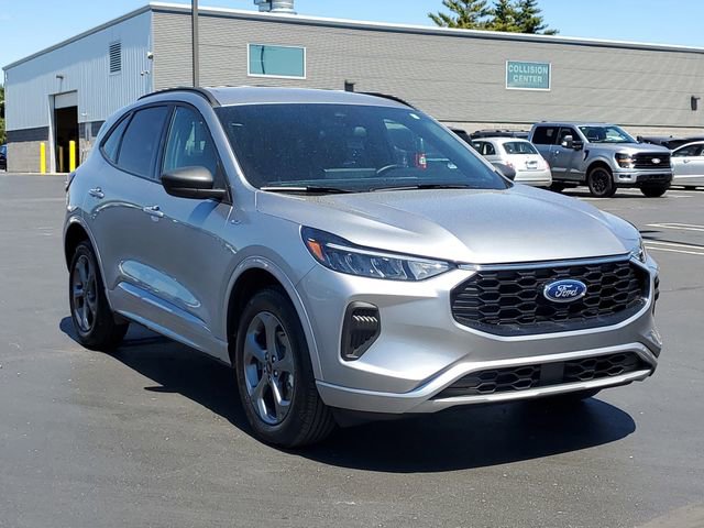 Certified 2024 Ford Escape ST-Line w/ Tech Pack #1 AWD/4WD image 2