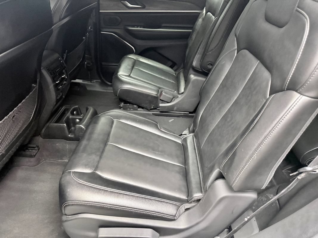 Used 2022 Jeep Grand Cherokee L Limited AWD/4WD image 13