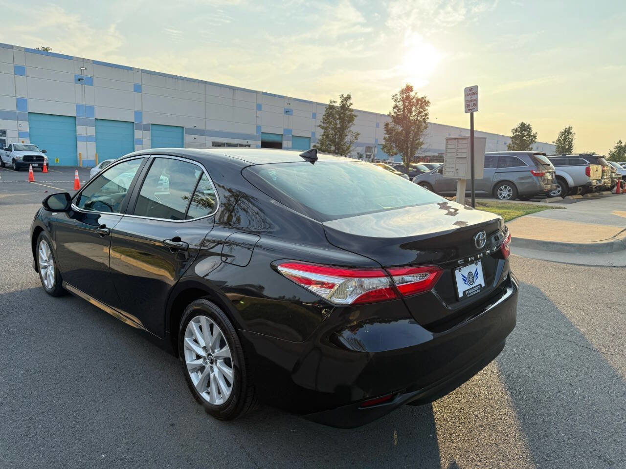 Used 2020 Toyota Camry LE image 9