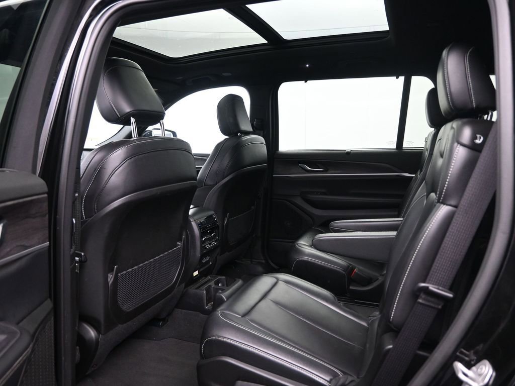 Used 2024 Jeep Grand Cherokee L Limited w/ Luxury Tech Group II AWD/4WD image 21