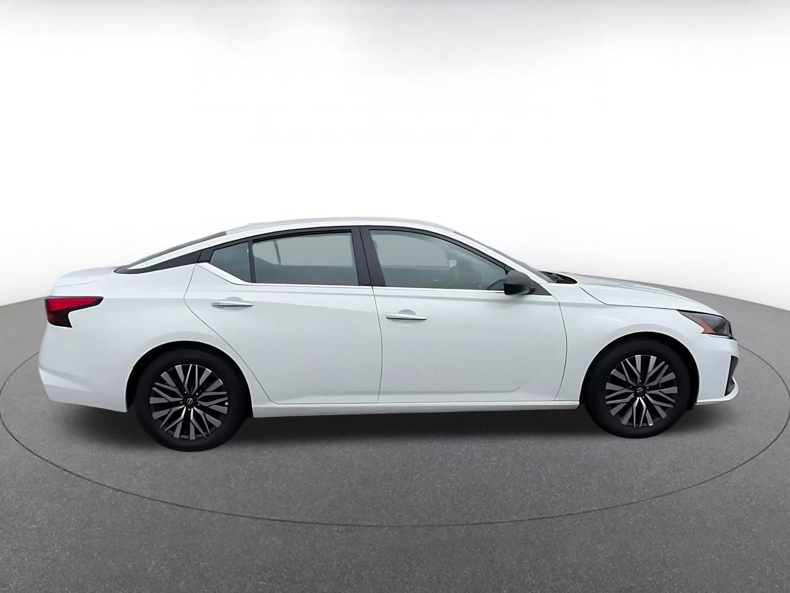 Used 2025 Nissan Altima 2.5 SV FWD image 16
