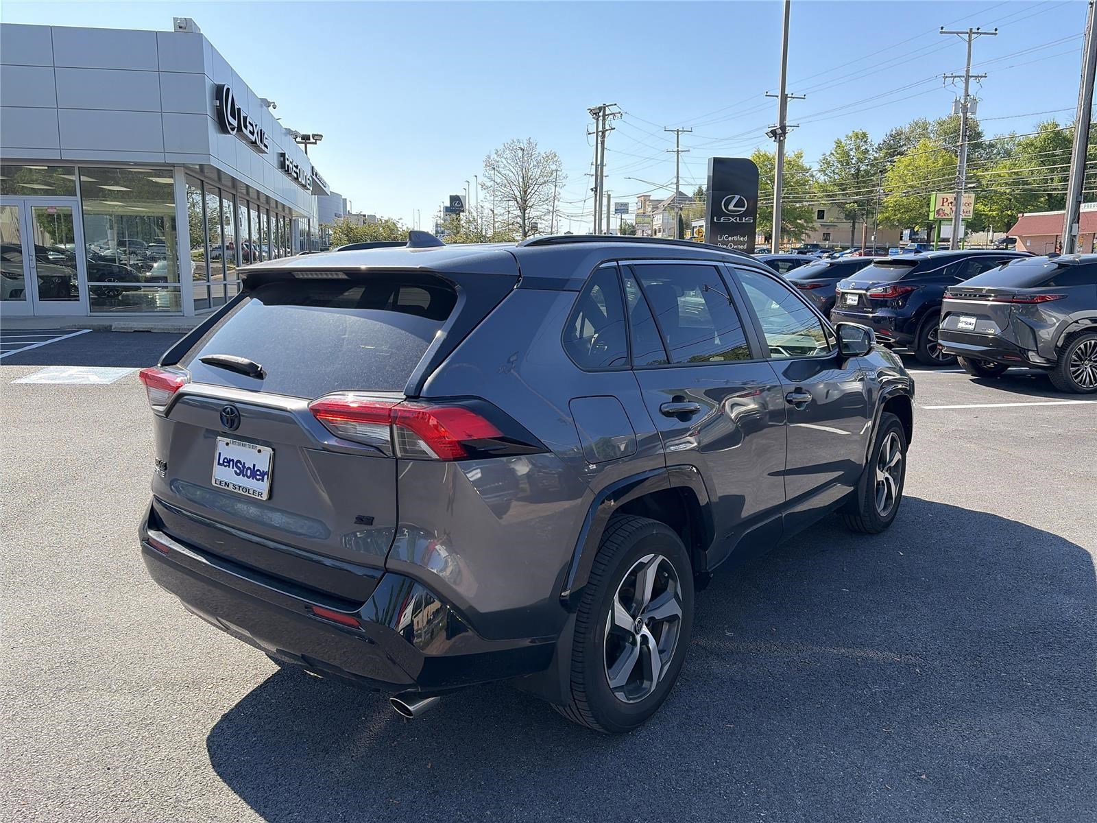 Used 2021 Toyota RAV4 SE w/ Weather & Moonroof Package AWD/4WD image 5