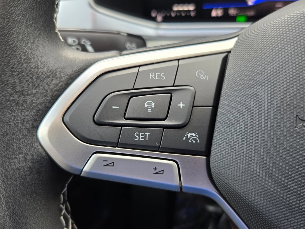 New 2026 Volkswagen Taos SE FWD image 13