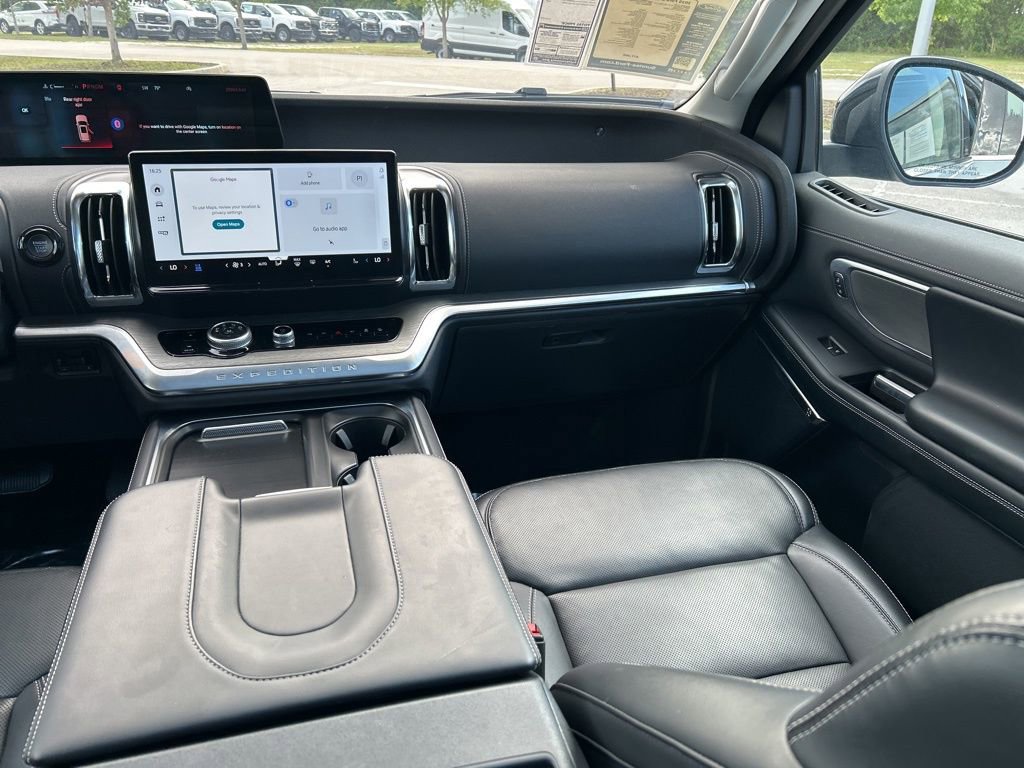 Used 2025 Ford Expedition Platinum w/ Driver's Package image 11