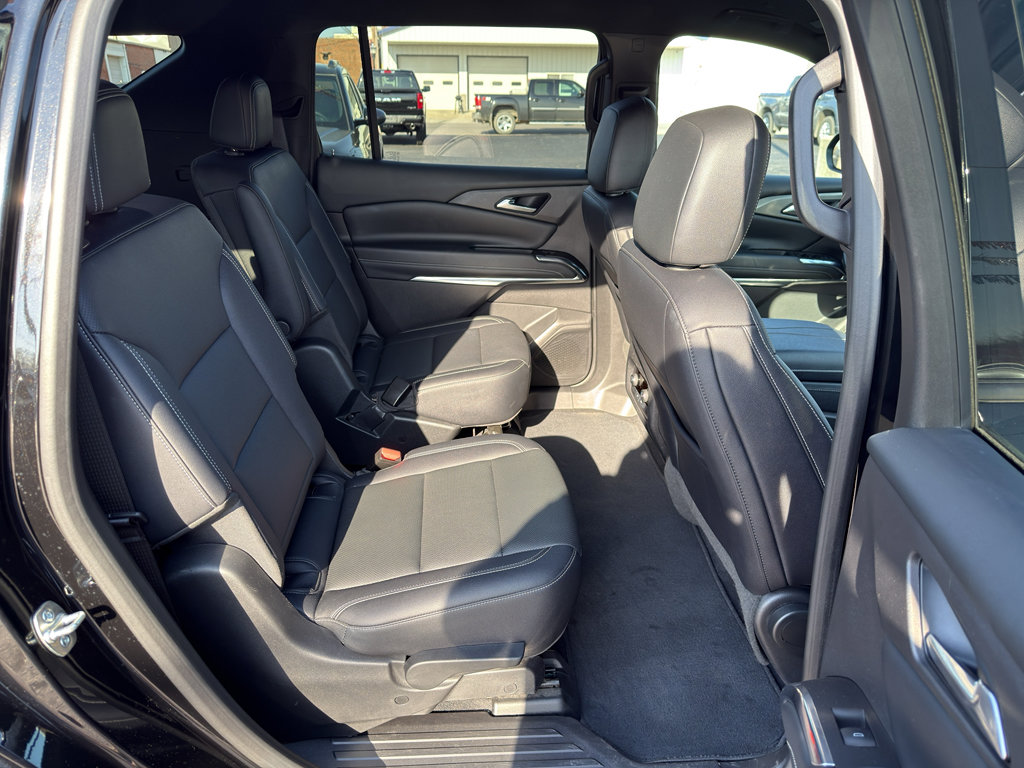 Used 2025 Chevrolet Traverse LT image 52