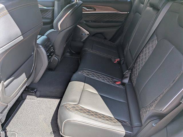 New 2026 Jeep Grand Cherokee Summit AWD/4WD image 17