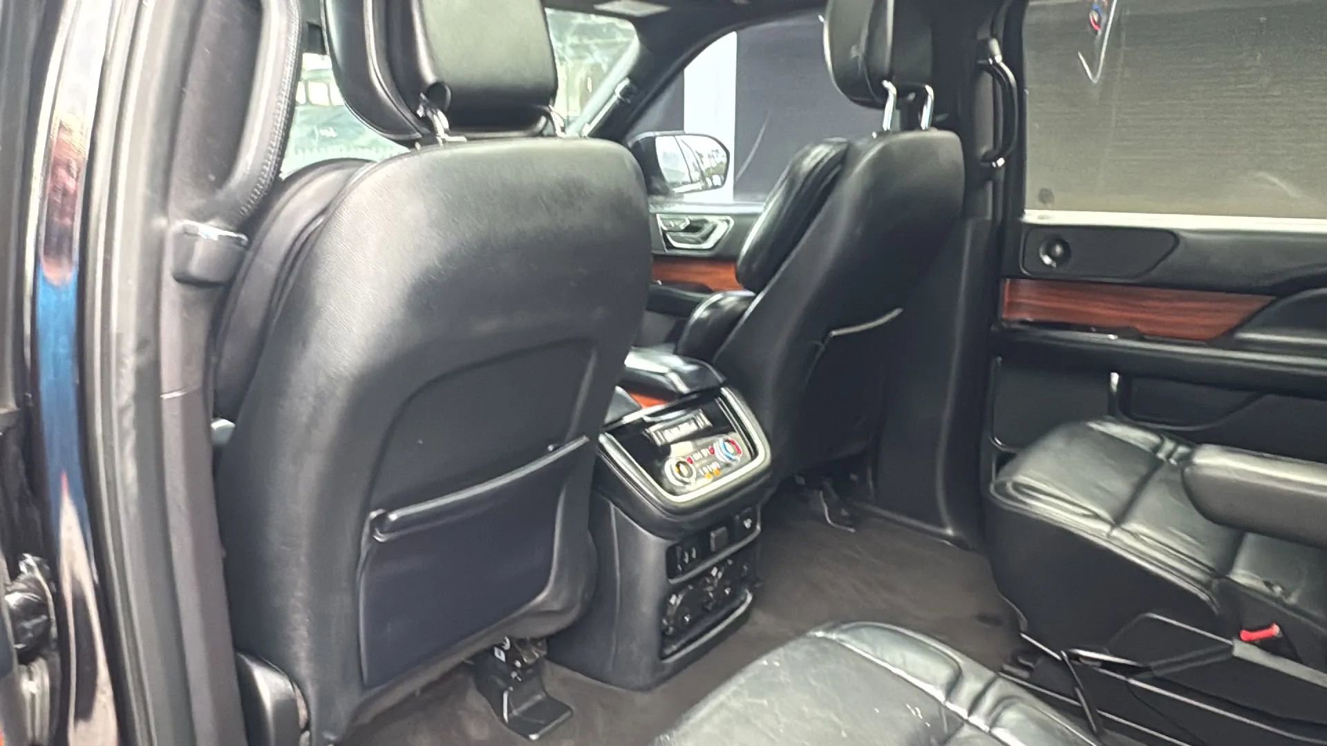 Used 2019 Lincoln Navigator Select RWD image 28