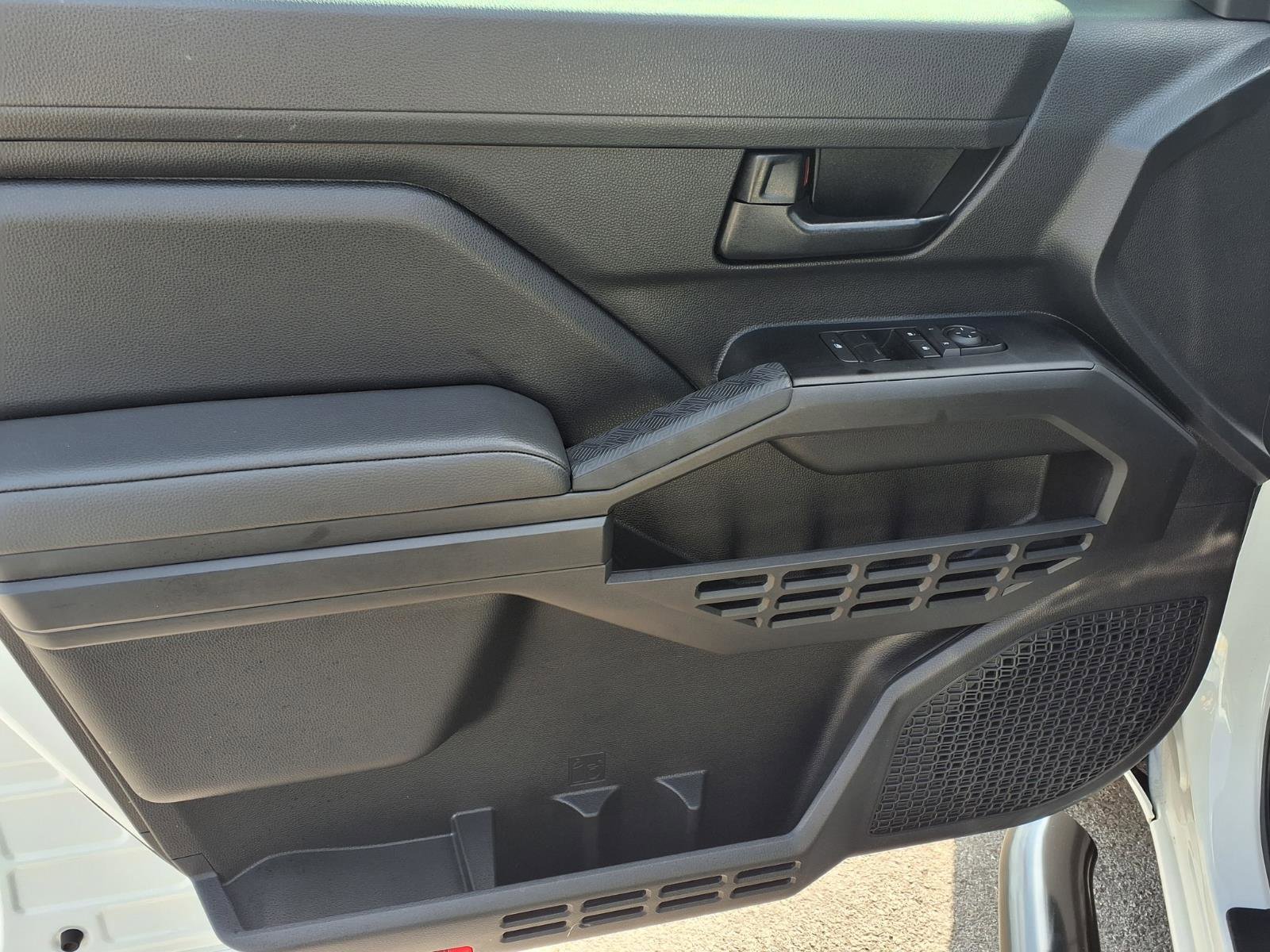 Used 2025 Toyota Tacoma SR image 10