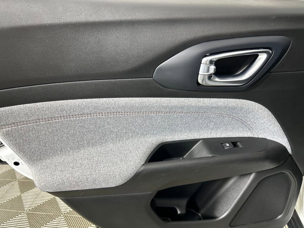 Used 2022 Jeep Compass Latitude image 16