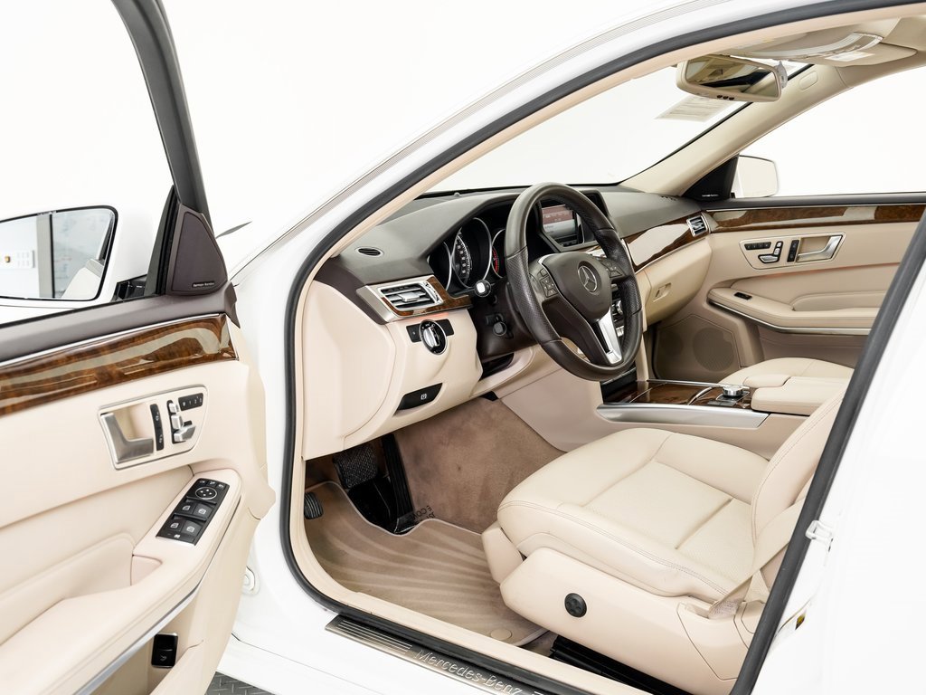 Used 2015 Mercedes-Benz E 250 BlueTEC 4MATIC Sedan image 4