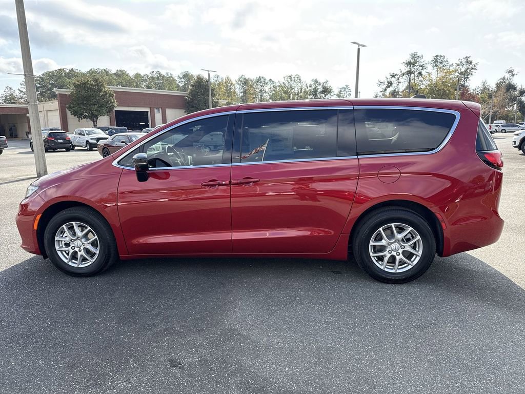 New 2026 Chrysler Pacifica Select image 6