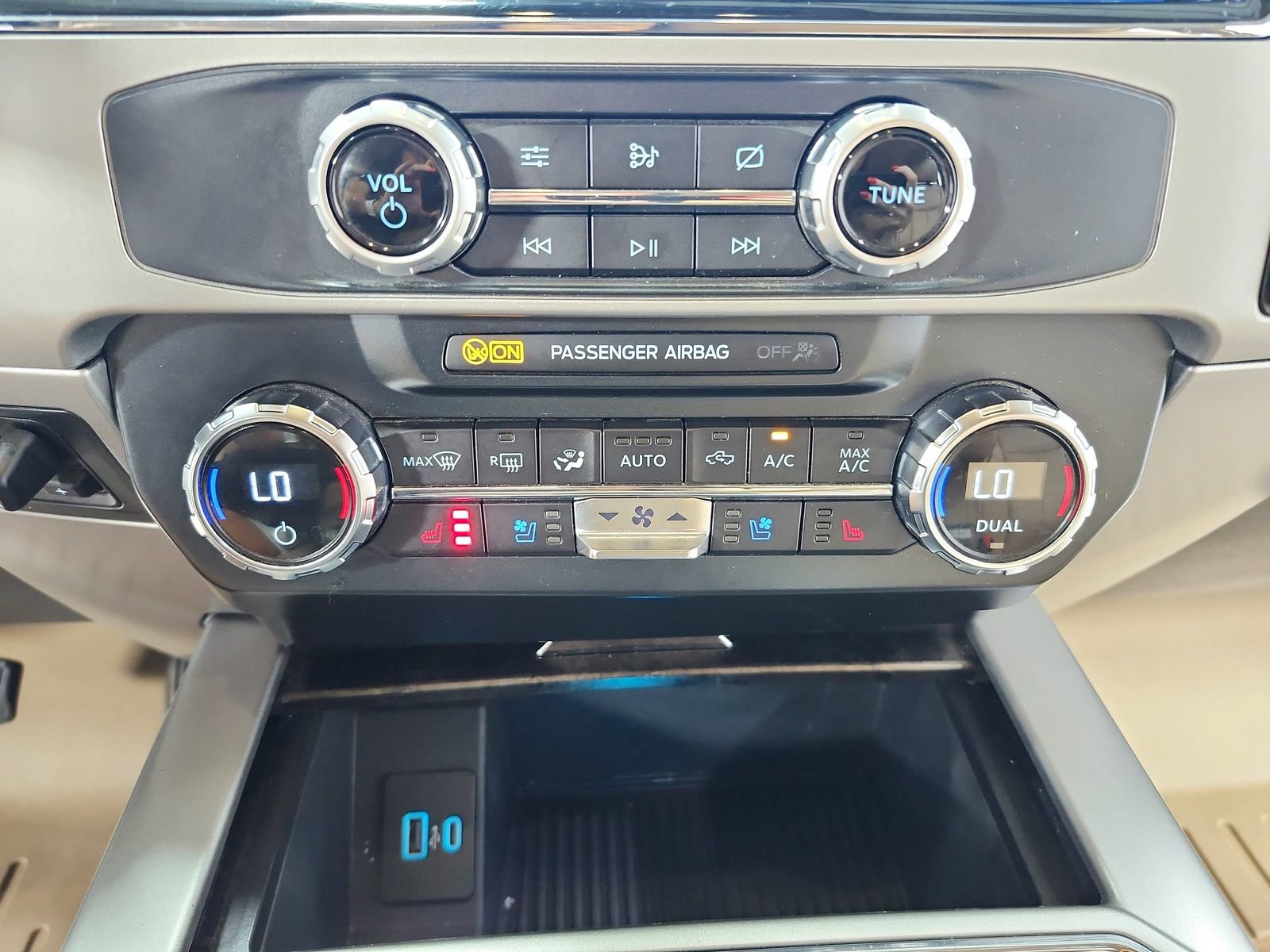Used 2022 Ford F350 Lariat w/ Lariat Value Package AWD/4WD image 31