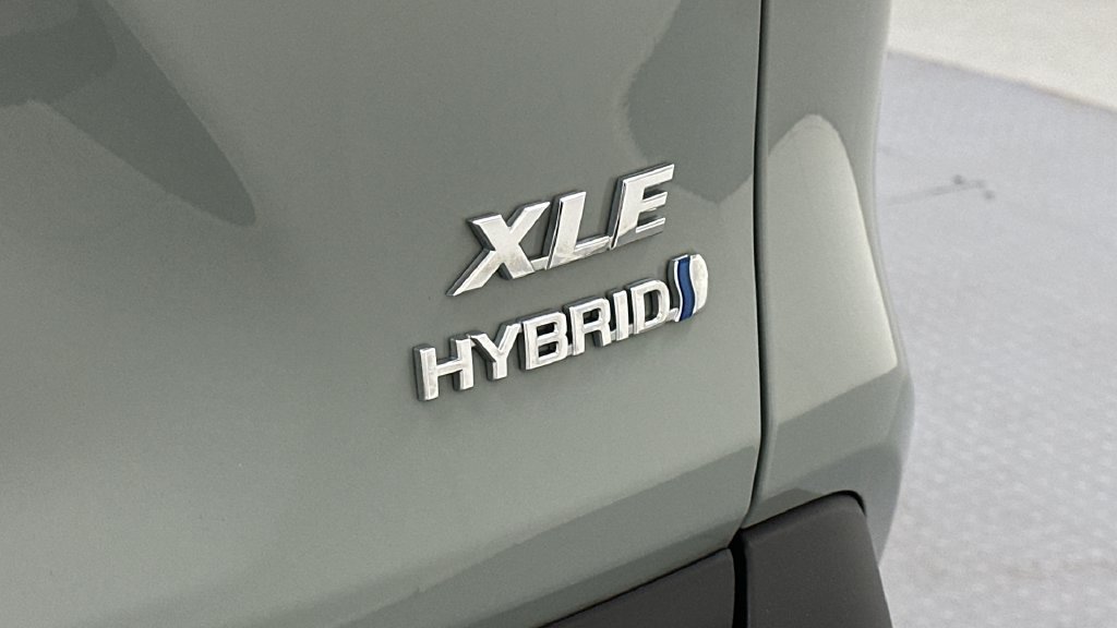 Used 2021 Toyota RAV4 XLE w/ Convenience Package AWD/4WD image 20