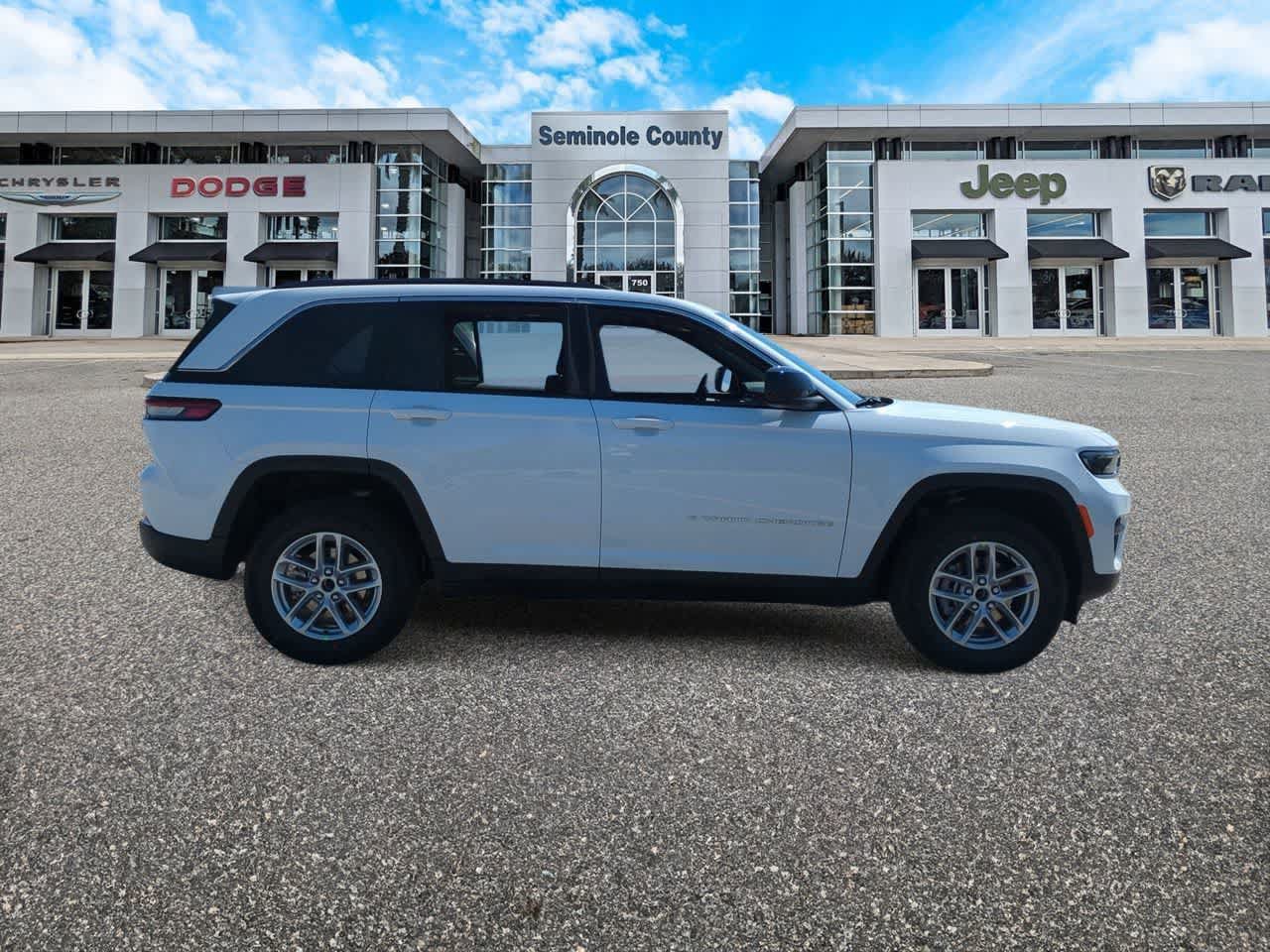New 2026 Jeep Grand Cherokee Laredo X AWD/4WD image 9
