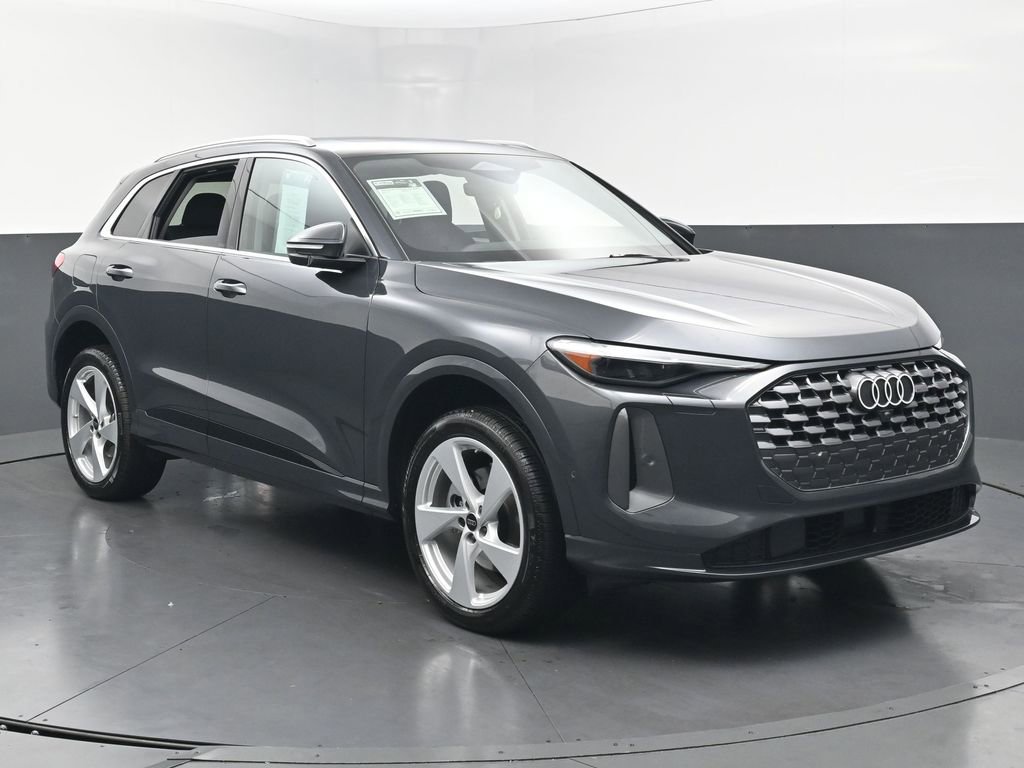 Used 2025 Audi Q5 Premium Plus w/ Premium Plus AWD/4WD image 3