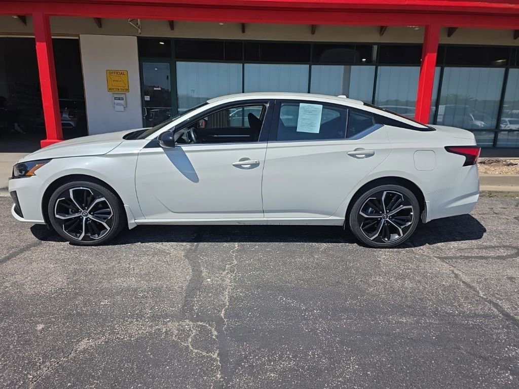 Used 2025 Nissan Altima 2.5 SR image 8