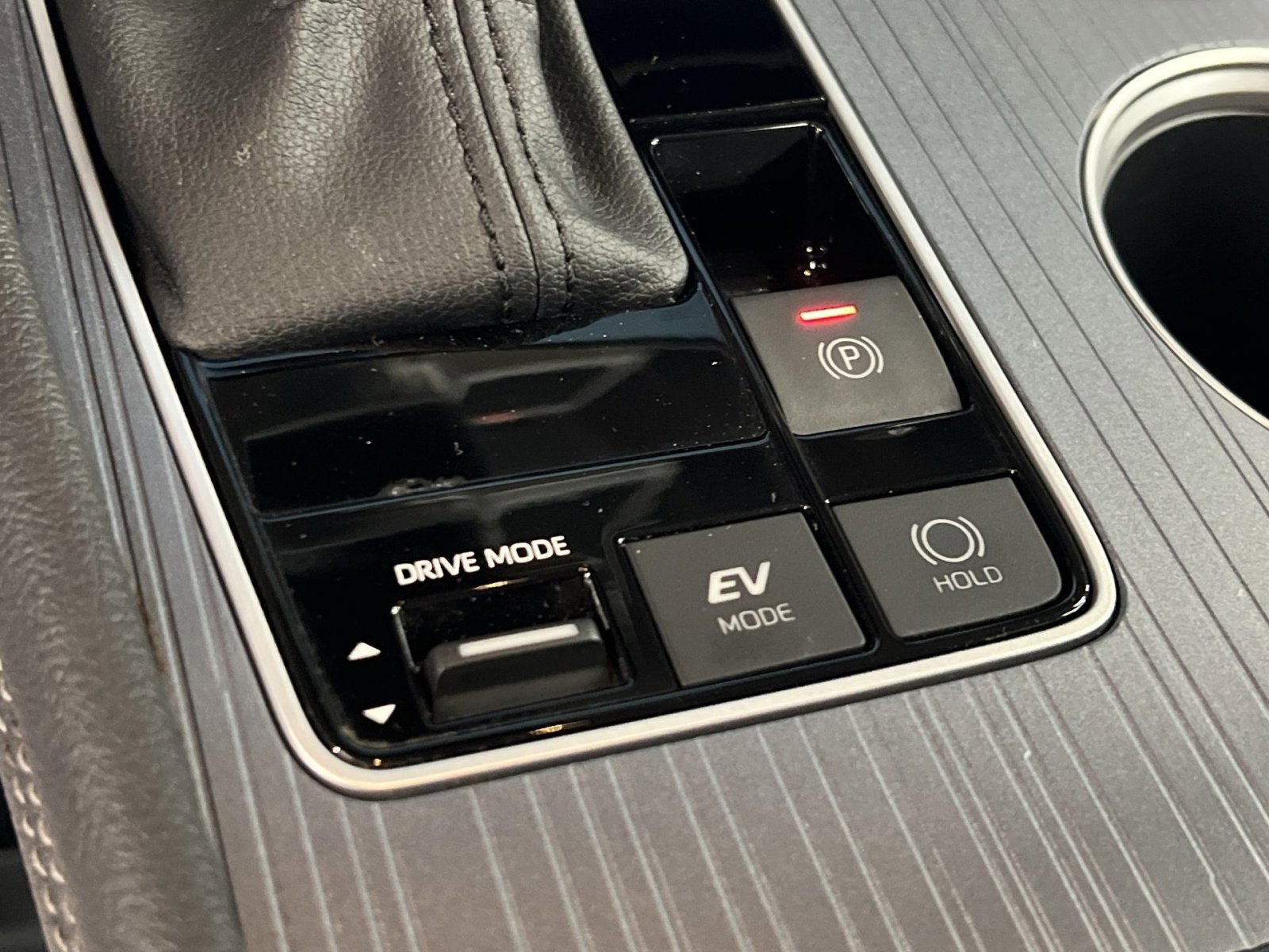 Used 2025 Toyota Sienna XLE image 32