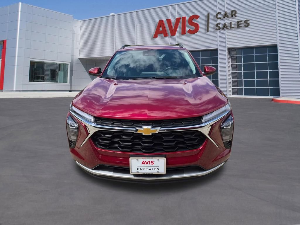 Used 2025 Chevrolet Trax LT w/ LT Convenience Package FWD image 2