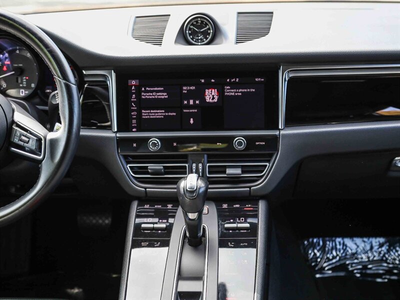 Used 2023 Porsche Macan w/ Premium Package Plus AWD/4WD image 19