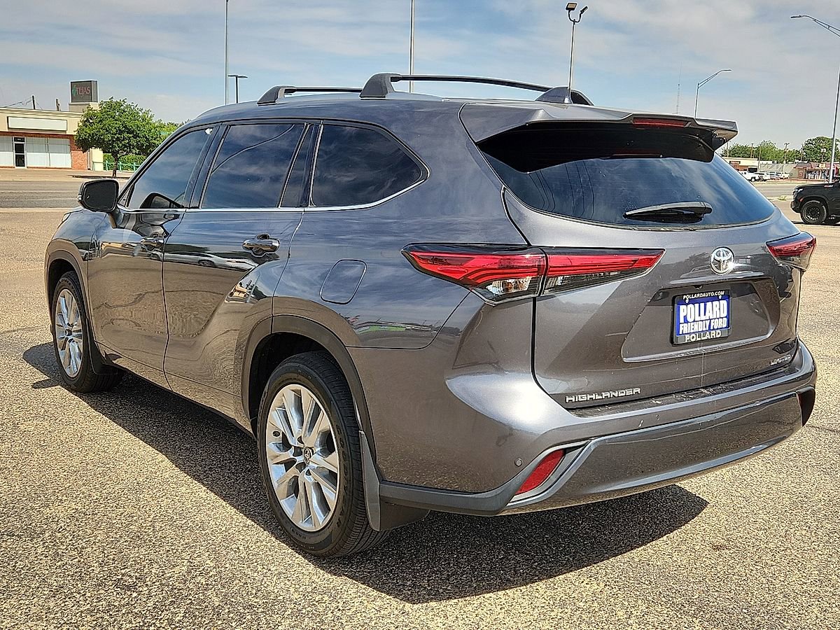Used 2023 Toyota Highlander Limited FWD image 3