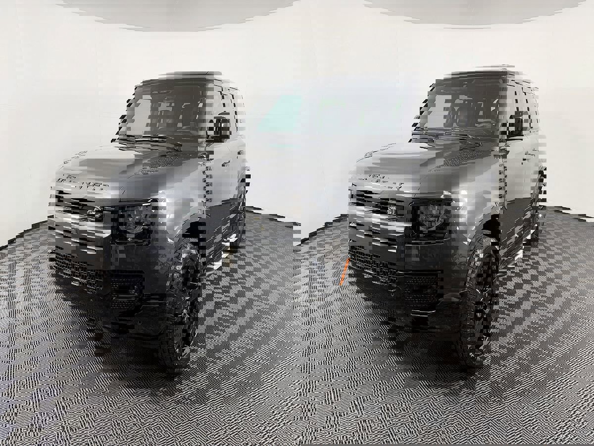 Used 2023 Land Rover Defender 110 V8 image 3