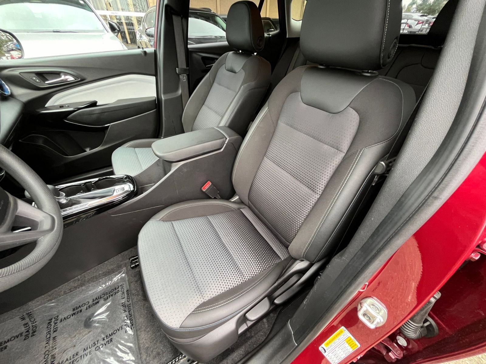 Used 2025 Chevrolet Trax LT FWD image 36