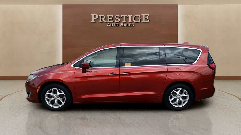 Used 2018 Chrysler Pacifica Touring Plus w/ Tire & Wheel Group image 2