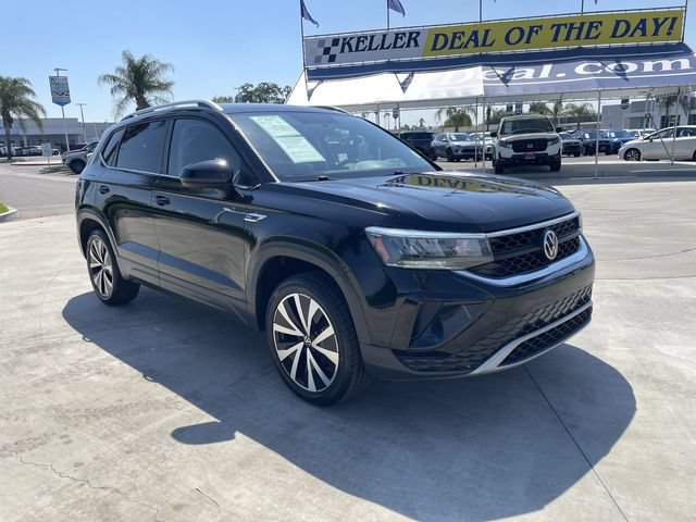 Used 2022 Volkswagen Taos SE FWD image 2