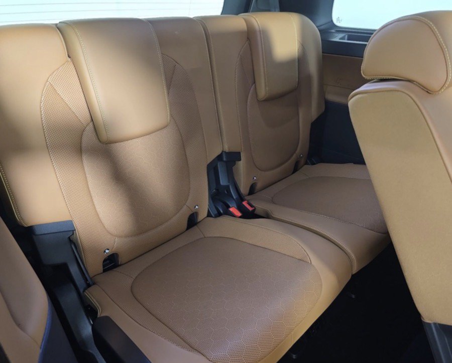 Used 2025 Volkswagen ID. Buzz Pro S Plus RWD image 13