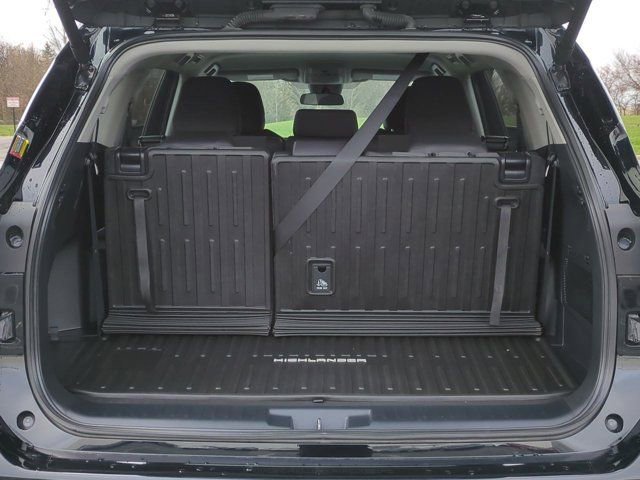 Certified 2024 Toyota Highlander LE image 16