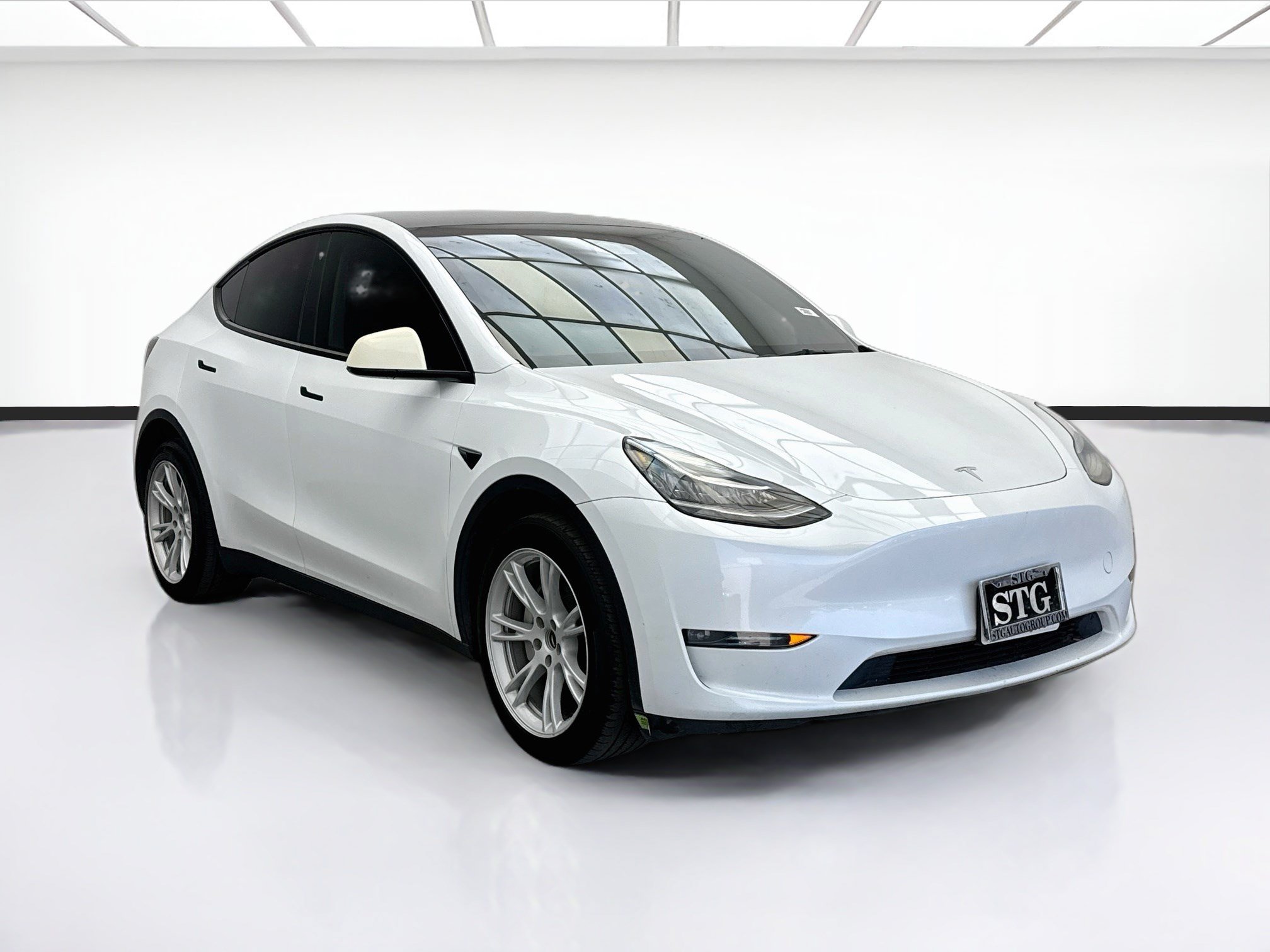 Used 2023 Tesla Model Y Long Range AWD/4WD image 3