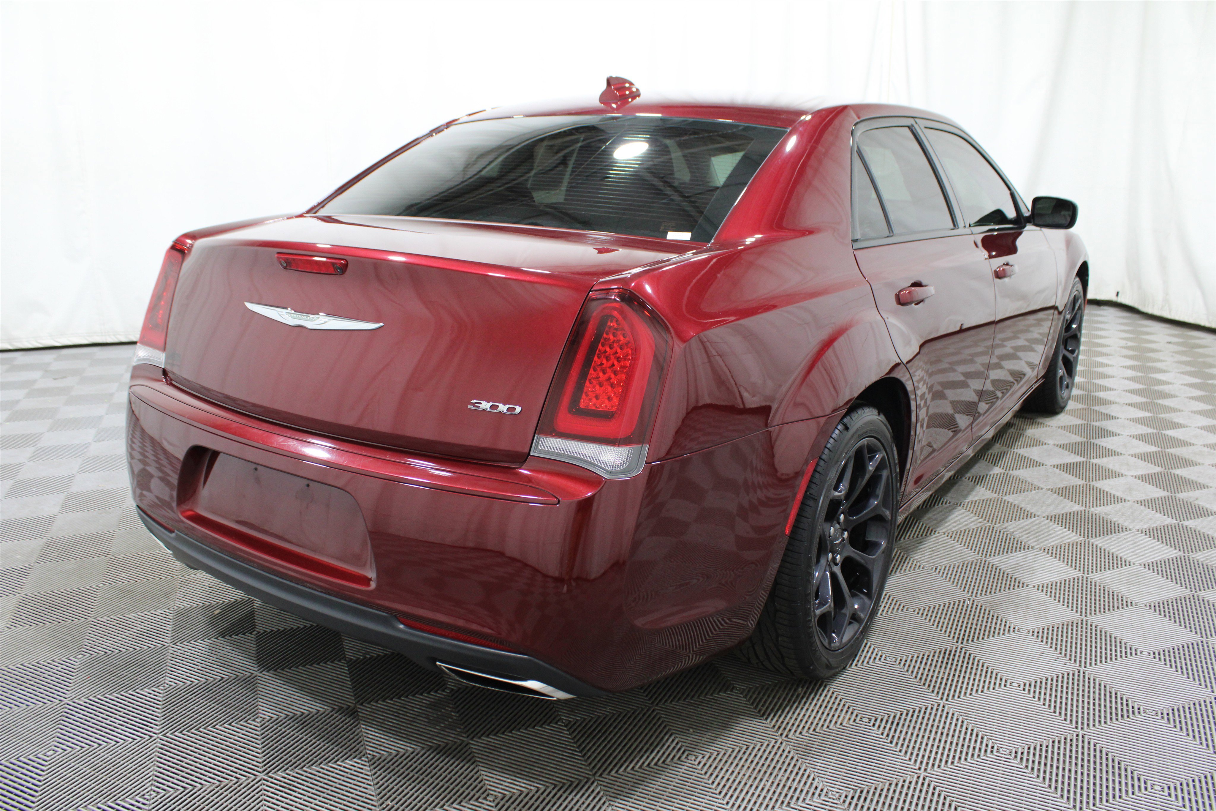 Used 2019 Chrysler 300 Touring w/ Sport Appearance Package image 31