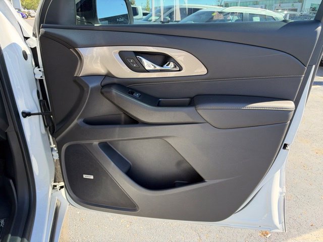Used 2023 Chevrolet Traverse Premier FWD image 37