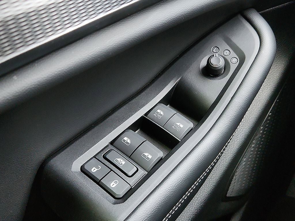Used 2025 Jeep Grand Cherokee Altitude AWD/4WD image 21