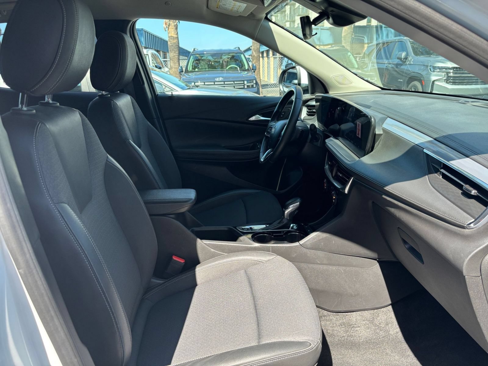 Used 2025 Buick Encore GX Preferred FWD image 34