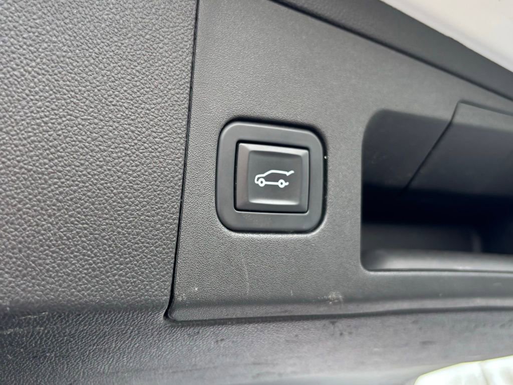 Used 2017 Cadillac XT5 Luxury w/ Driver Awareness Package image 22