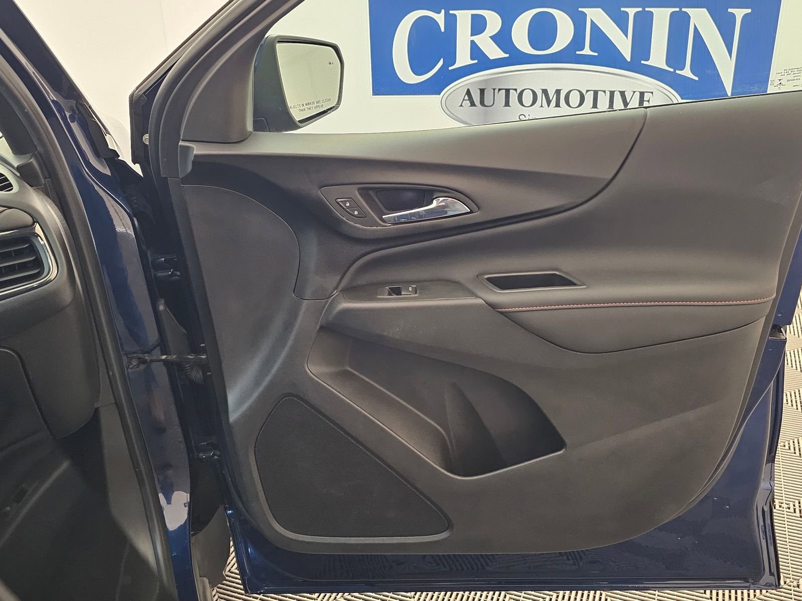 Used 2022 Chevrolet Equinox RS w/ Infotainment Package image 34