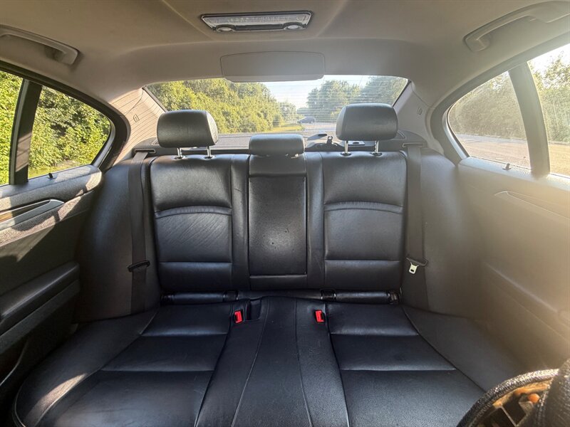 Used 2014 BMW 528i xDrive Sedan AWD/4WD image 9