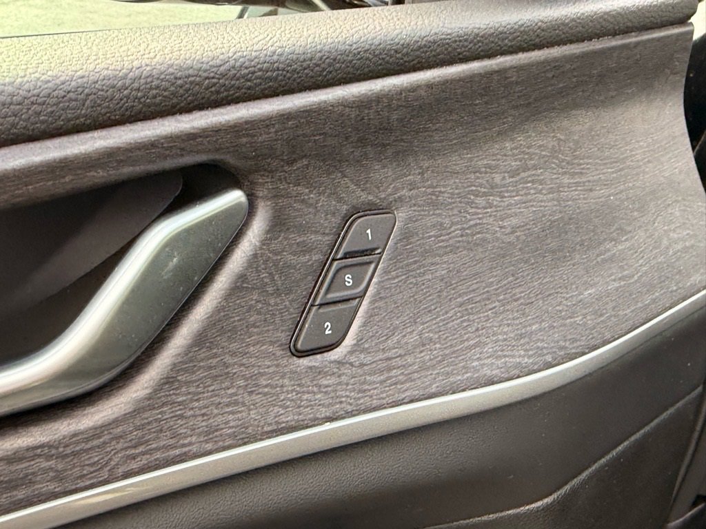 Used 2025 Jeep Grand Cherokee Limited w/ Black Appearance Package image 15