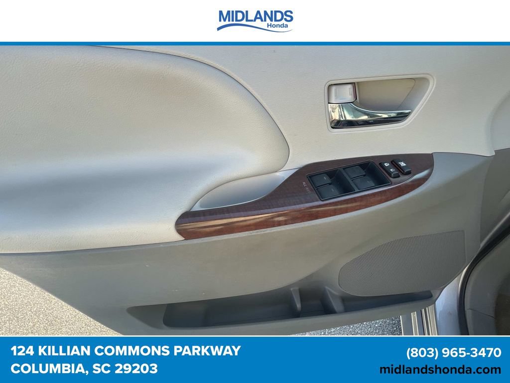 Used 2012 Toyota Sienna XLE FWD image 13
