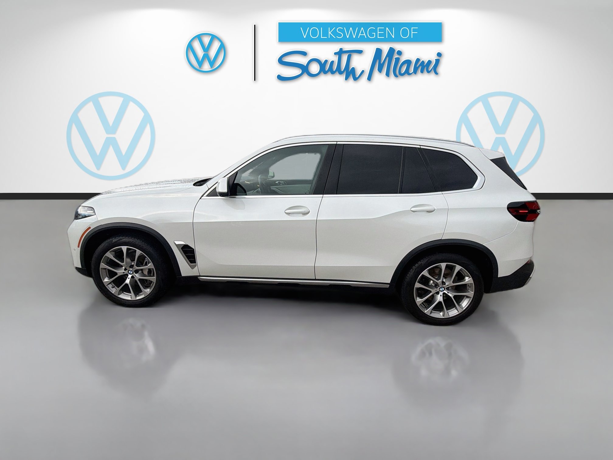 Used 2024 BMW X5 sDrive40i w/ Executive Package RWD image 4