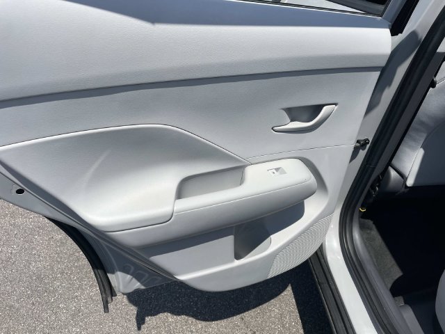 Used 2025 Hyundai Kona SEL AWD/4WD image 16