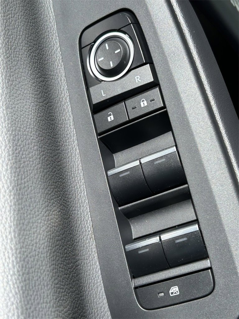 Used 2025 Toyota Prius XLE image 16