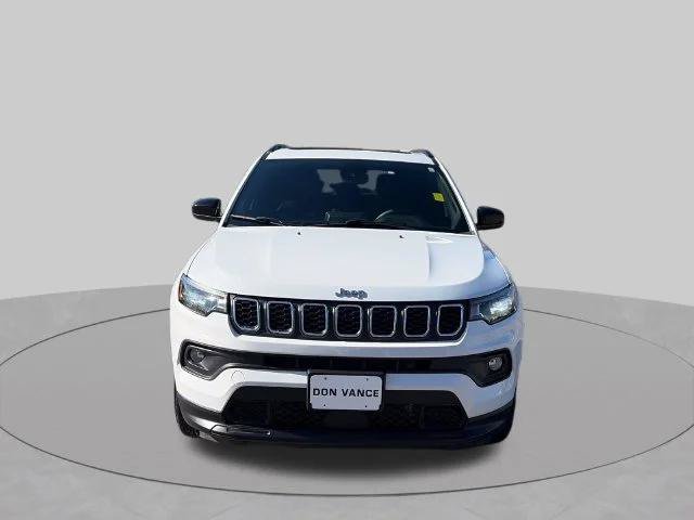 Certified 2025 Jeep Compass Latitude w/ Sun & Sound Group AWD/4WD image 9