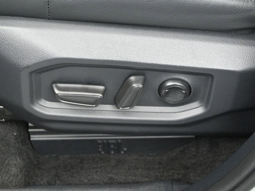 Used 2025 Toyota Tundra Limited image 11