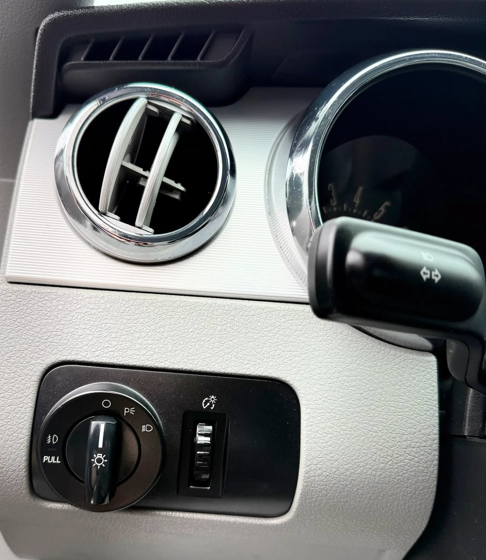 Used 2009 Ford Mustang Premium RWD image 18