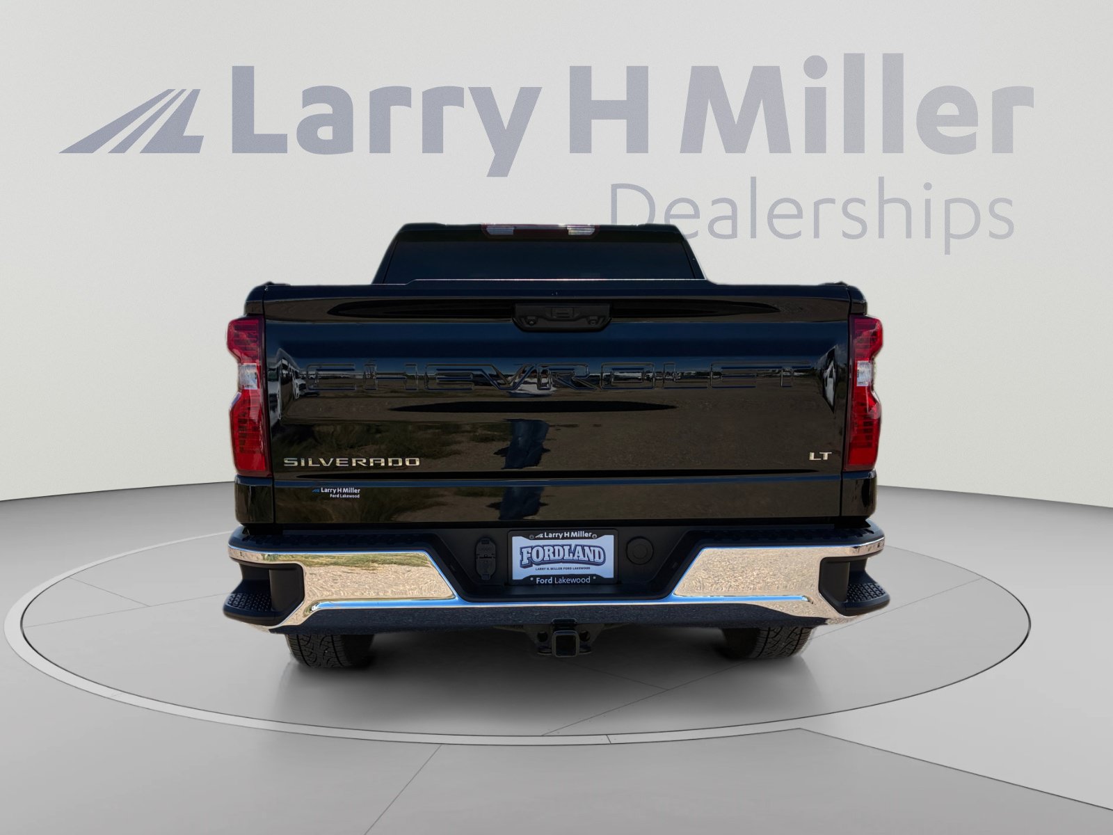 Used 2024 Chevrolet Silverado 1500 LT AWD/4WD image 4